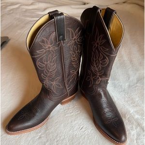 Justin cowgirl boots - size 11. New with tags